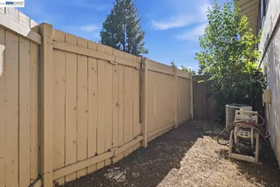 1526 Parkwood Pl, Concord, CA 94521 - Photo 35