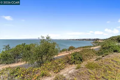 720 Live Oak Ln, Pinole, CA 94564 - Photo 39
