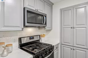 8110 Arroyo Dr, Pleasanton, CA 94588 - Photo 15
