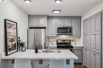8110 Arroyo Dr, Pleasanton, CA 94588 - Photo 13