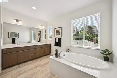125 Creek View Cir, Fairfield, CA 94533 - Photo 49