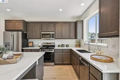 125 Creek View Cir, Fairfield, CA 94533 - Photo 11