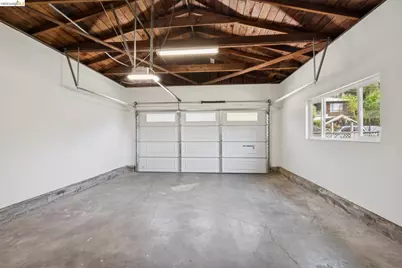 7425 Hillmont Drive, Oakland, CA 94605 - Photo 47