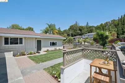7425 Hillmont Drive, Oakland, CA 94605 - Photo 5