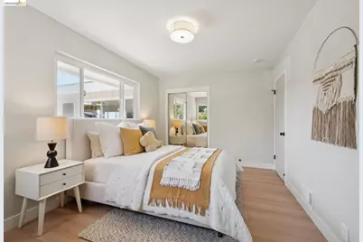 7425 Hillmont Drive, Oakland, CA 94605 - Photo 27