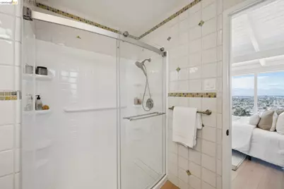 7425 Hillmont Drive, Oakland, CA 94605 - Photo 25