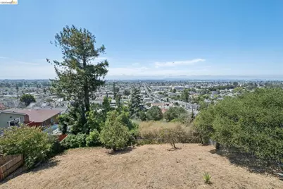 7425 Hillmont Drive, Oakland, CA 94605 - Photo 39