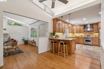 7218 Homewood Dr, Oakland, CA 94611 - Photo 19