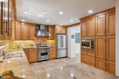 7218 Homewood Dr, Oakland, CA 94611 - Photo 21