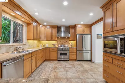 7218 Homewood Dr, Oakland, CA 94611 - Photo 23