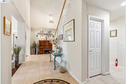 1021 Saunders Ct, Galt, CA 95632 - Photo 5
