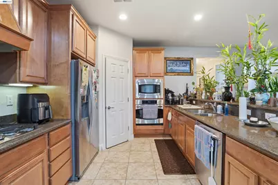 2336 Shadow Berry Dr, Manteca, CA 95336 - Photo 7
