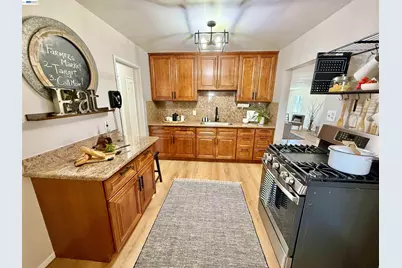 15350 Dewey St, San Leandro, CA 94579 - Photo 17