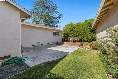 1363 Swallowtail Rd, Concord, CA 94521 - Photo 27
