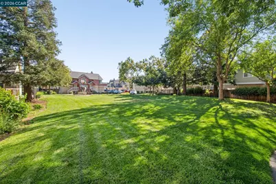 97 Manchester Dr, Fairfield, CA 94533 - Photo 29