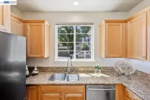 9424 Dunbar Dr, Oakland, CA 94603 - Photo 19