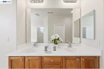 9424 Dunbar Dr, Oakland, CA 94603 - Photo 41