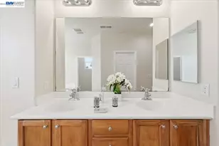 9424 Dunbar Dr, Oakland, CA 94603 - Photo 41