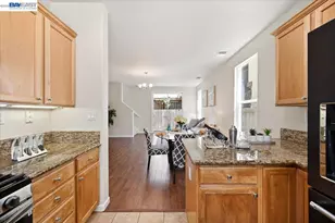 9424 Dunbar Dr, Oakland, CA 94603 - Photo 21