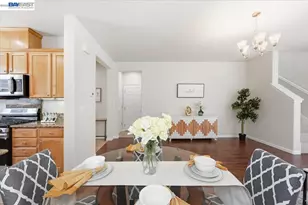 9424 Dunbar Dr, Oakland, CA 94603 - Photo 11