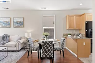 9424 Dunbar Dr, Oakland, CA 94603 - Photo 23