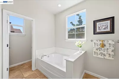 9424 Dunbar Dr, Oakland, CA 94603 - Photo 43
