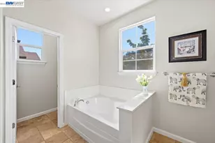 9424 Dunbar Dr, Oakland, CA 94603 - Photo 43
