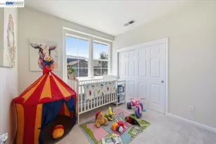 9424 Dunbar Dr, Oakland, CA 94603 - Photo 47
