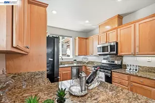 9424 Dunbar Dr, Oakland, CA 94603 - Photo 17
