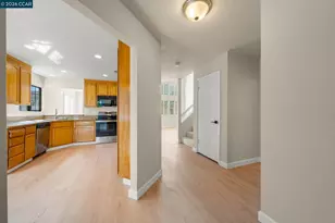 2262 Foxhill Dr, Martinez, CA 94553 - Photo 5