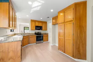 2262 Foxhill Dr, Martinez, CA 94553 - Photo 9