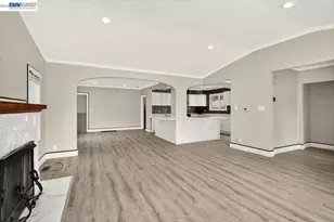 250 Broadmoor Blvd, San Leandro, CA 94577 - Photo 11
