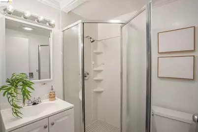 455 36th St, Oakland, CA 94609 - Photo 47