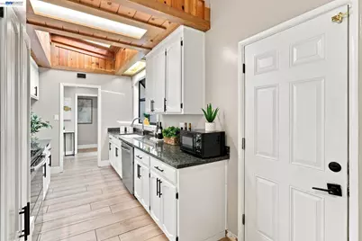 554 Beechmont Lane, Hayward, CA 94544 - Photo 25