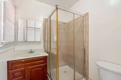 521 Zorah St, Oakland, CA 94606 - Photo 33
