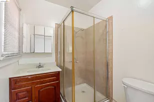 521 Zorah St, Oakland, CA 94606 - Photo 33