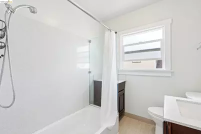 521 Zorah St, Oakland, CA 94606 - Photo 25