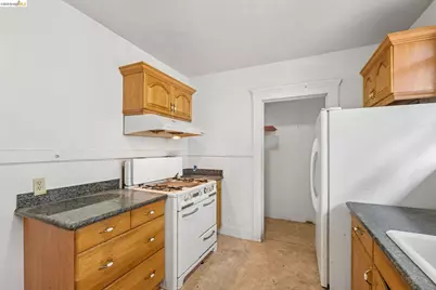 521 Zorah St, Oakland, CA 94606 - Photo 21