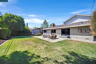 8569 Wicklow Ln, Dublin, CA 94568 - Photo 41