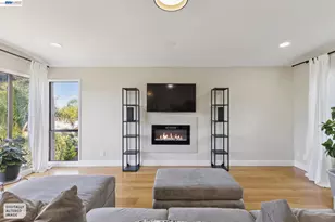 8233 Golf Links Rd, Oakland, CA 94605 - Photo 15