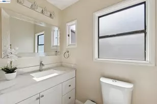 8233 Golf Links Rd, Oakland, CA 94605 - Photo 29
