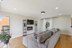 8233 Golf Links Rd, Oakland, CA 94605 - Photo 13