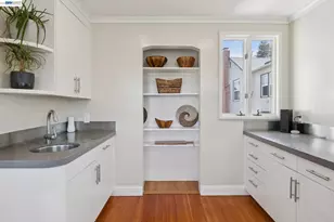 8233 Golf Links Rd, Oakland, CA 94605 - Photo 17