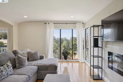 8233 Golf Links Rd, Oakland, CA 94605 - Photo 9