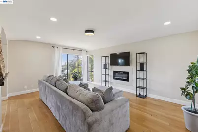 8233 Golf Links Rd, Oakland, CA 94605 - Photo 7