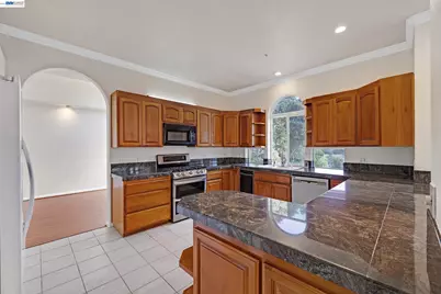 2825 Hillcrest Avenue, Hayward, CA 94542 - Photo 17