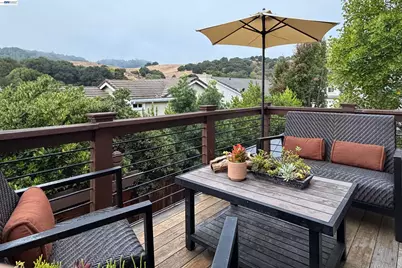 8051 Canyon Creek Cir, Pleasanton, CA 94588 - Photo 3