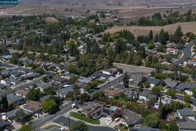 335 Scott St, Livermore, CA 94551 - Photo 85