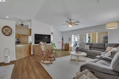 60 Palm Dr, Union City, CA 94587 - Photo 7