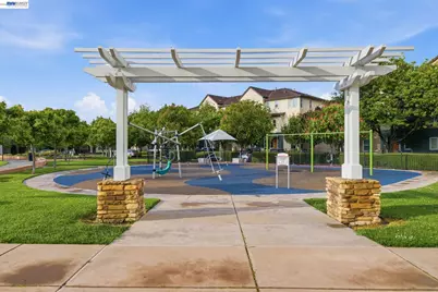 1012 Martin Luther King Dr, Hayward, CA 94541 - Photo 35